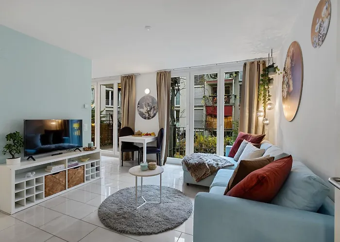 Boutique King Size Bed 700mbps Smart Tv *