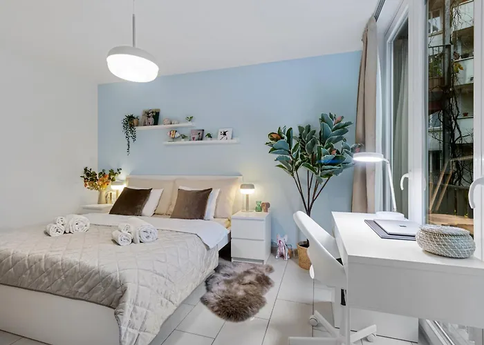 Boutique King Size Bed 700mbps Smart Tv Apartment