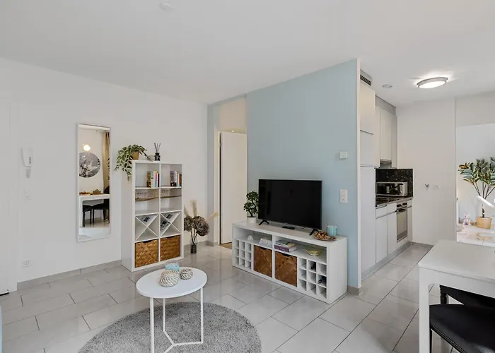 Boutique King Size Bed 700mbps Smart Tv